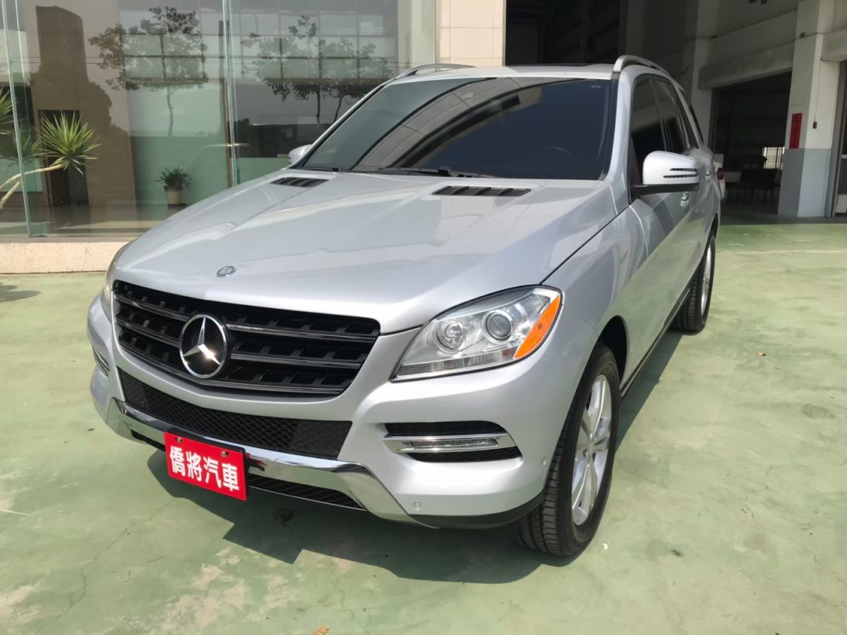 2013年ML350銀色SUM 95.8萬。  店內開價108萬。 3500C.C_210523_0