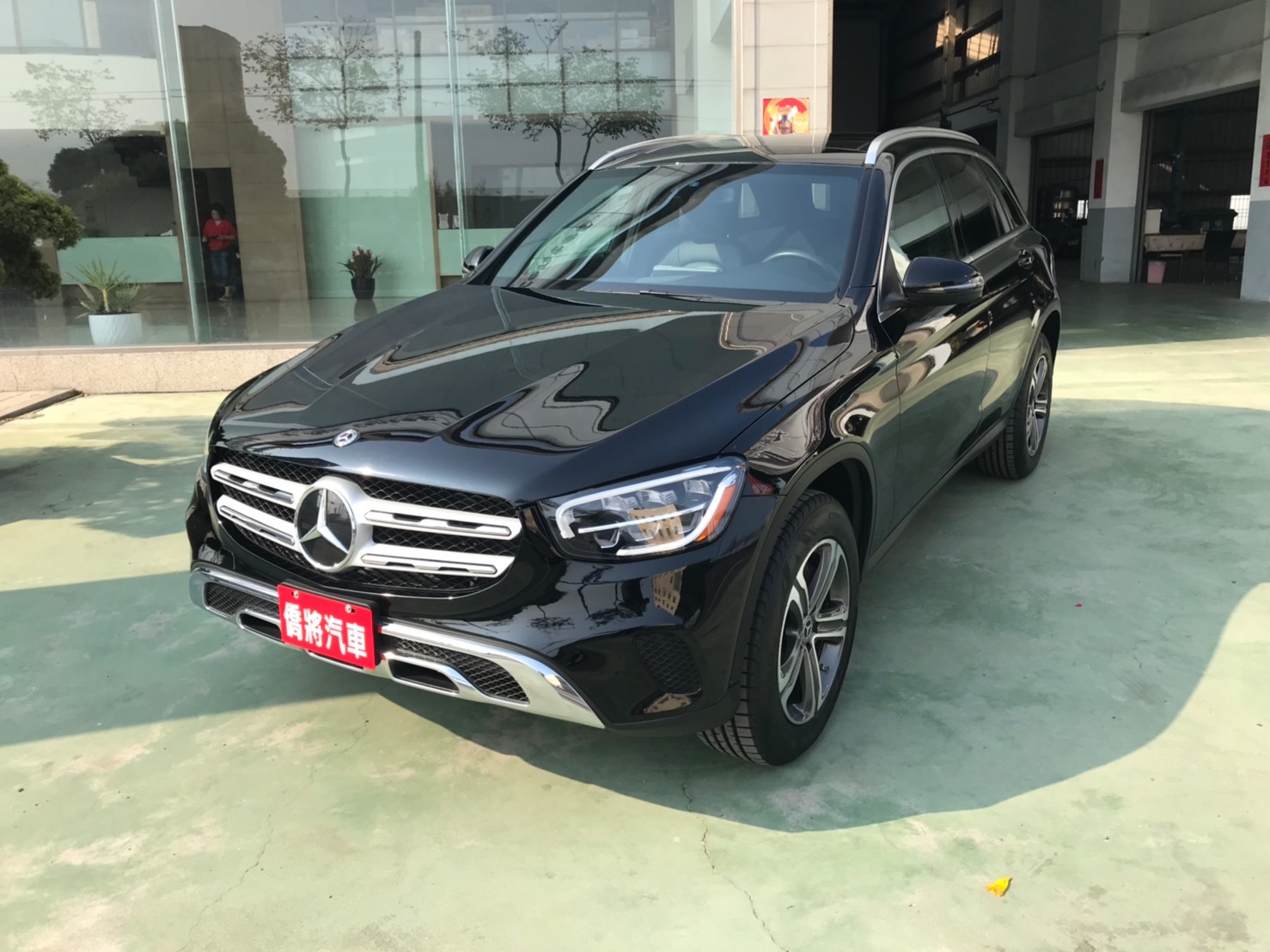 GLC300 SUV 黑 198。車身8980。 底196。 開208。LED頭燈 尾燈 盲點偵測_210316_0