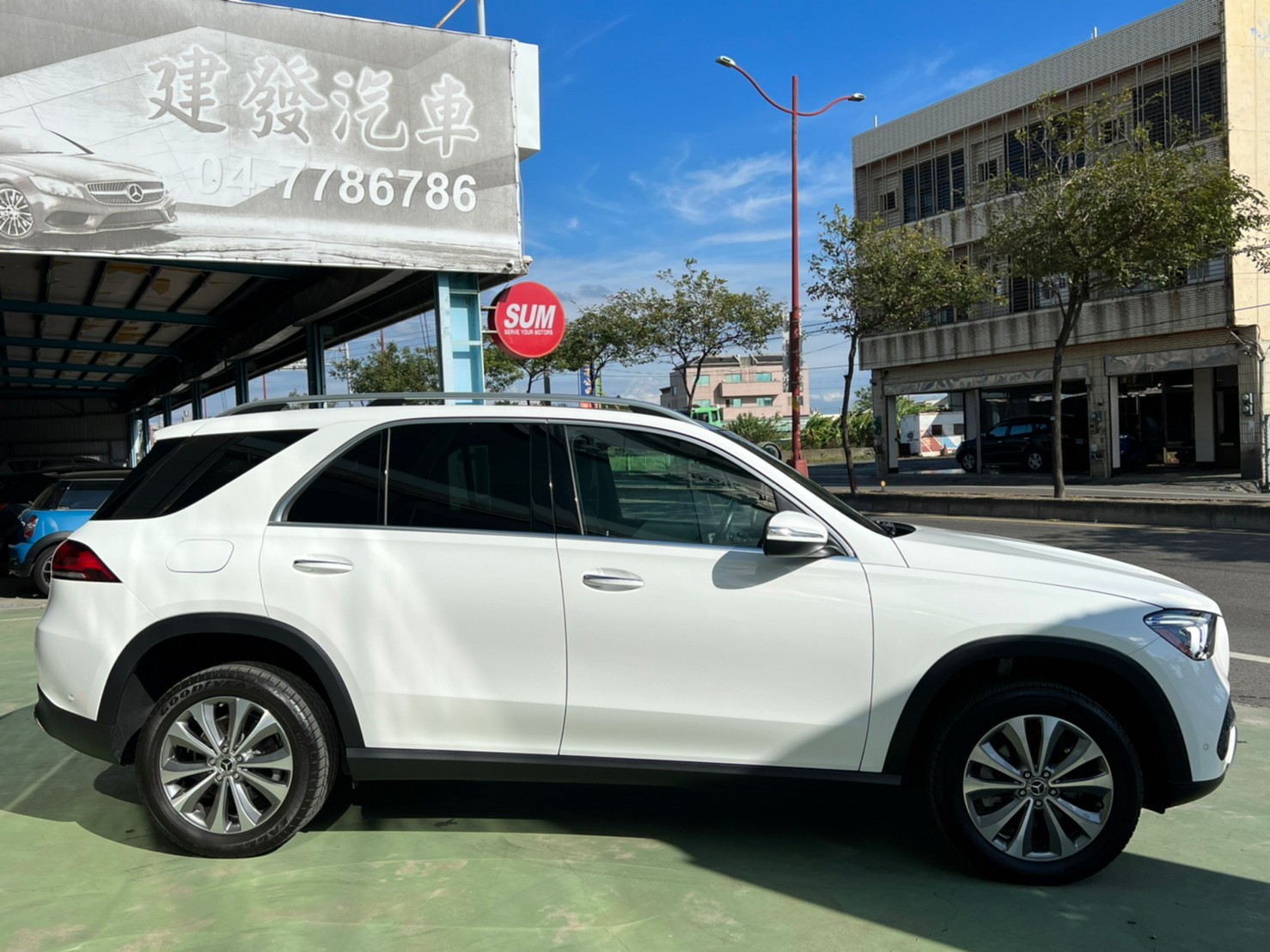 LINE_ALBUM_2020GLE350(2.0)白。266開價282。自動停車 智慧鑰匙 盲點 全景 腳踢開關電尾門_211024_1